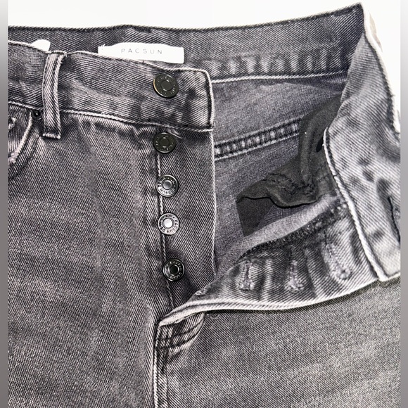 Packing Jeans - Picture 5 of 7